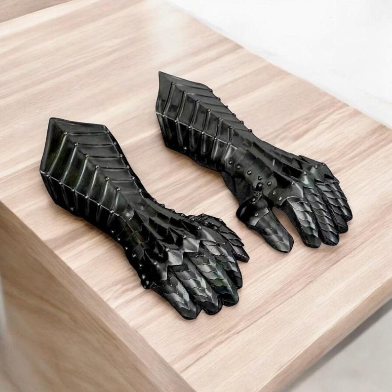 Nazgul Gauntlets (1)