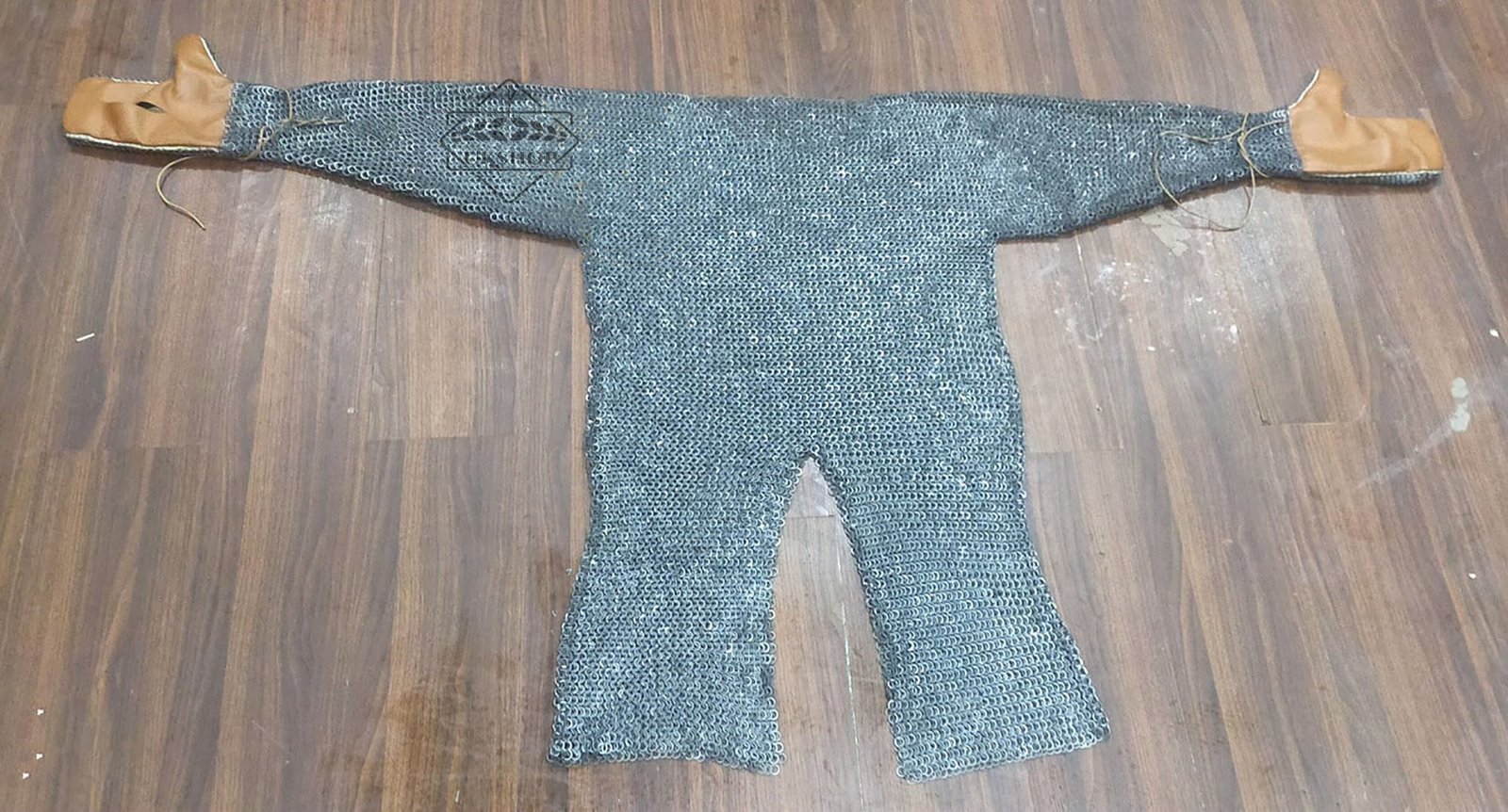 9MM Chainmail shirt, Hauberk medieval armor dress Attached gloves 9 mm Flat Ring Alt solid Ring Dome Riveted Slit Front to Back